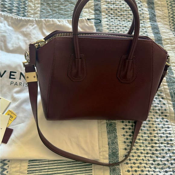 Givenchy Antigona Handbag - Picture 4 of 8